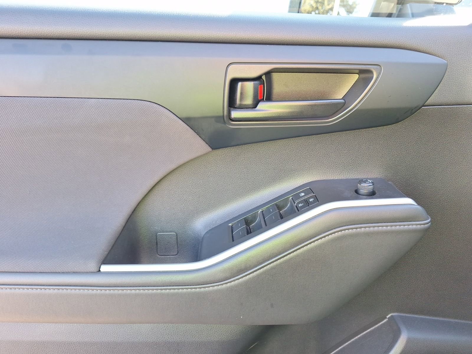 Used 2022 Toyota Highlander L image 14