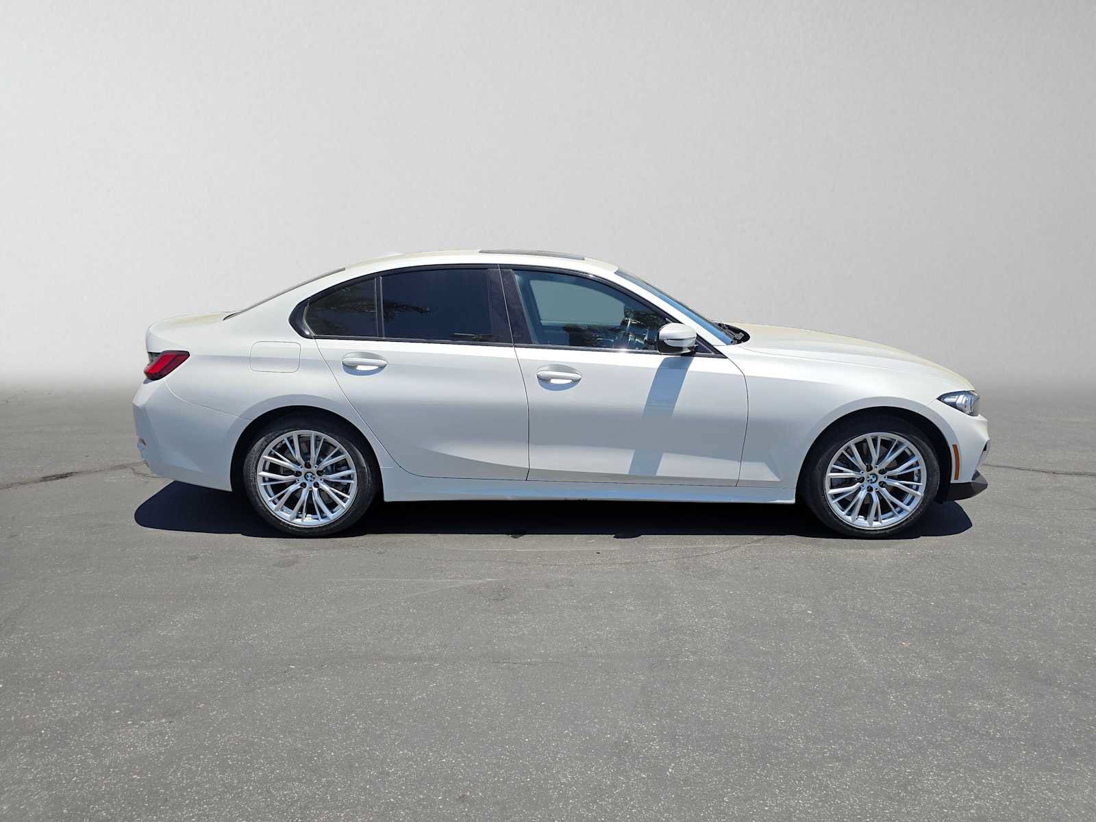 Used 2023 BMW 330i xDrive Sedan w/ Driving Assistance Package AWD/4WD image 2