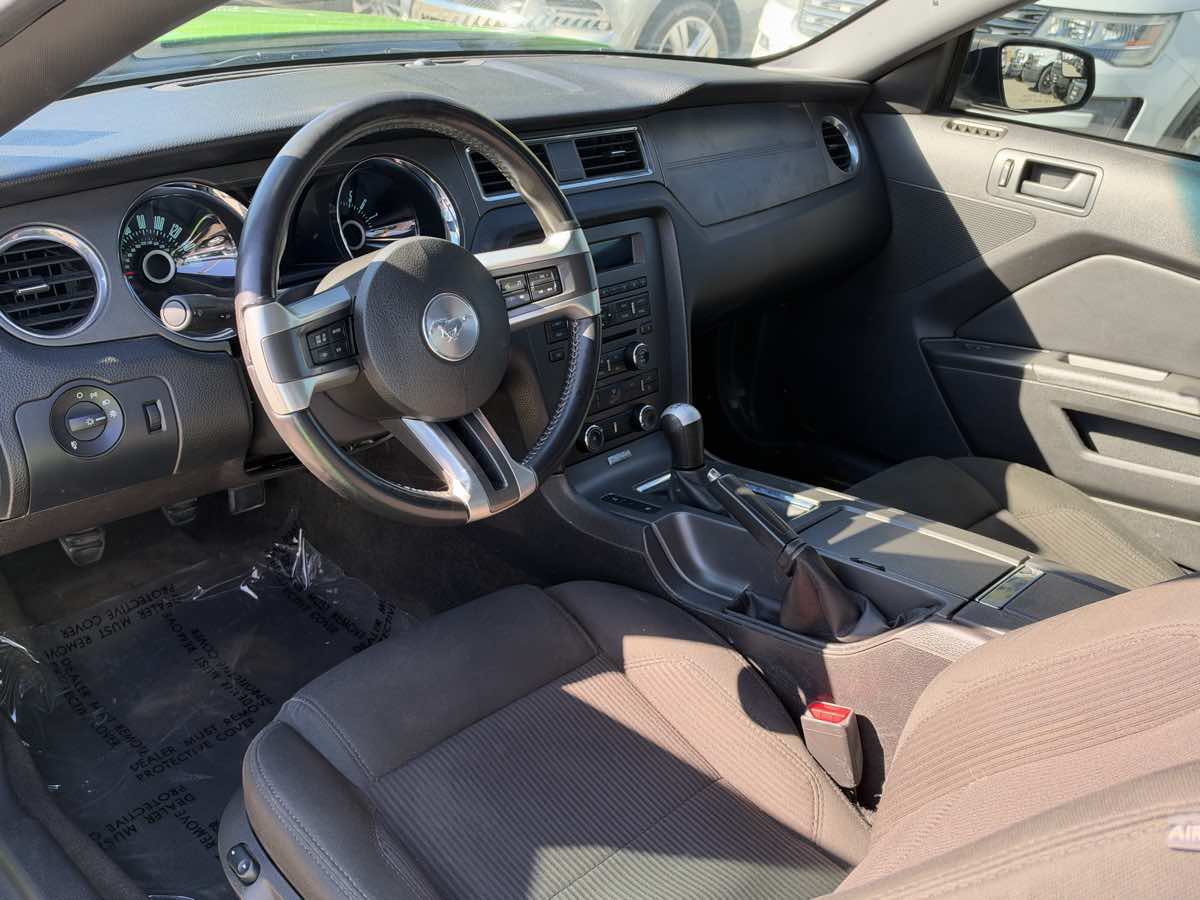 Used 2013 Ford Mustang Coupe RWD image 9