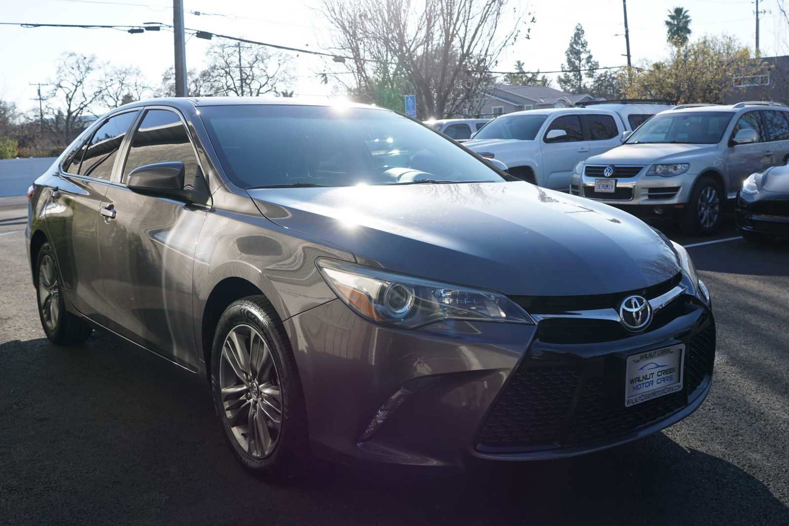 Used 2017 Toyota Camry SE w/ Moonroof Package image 8