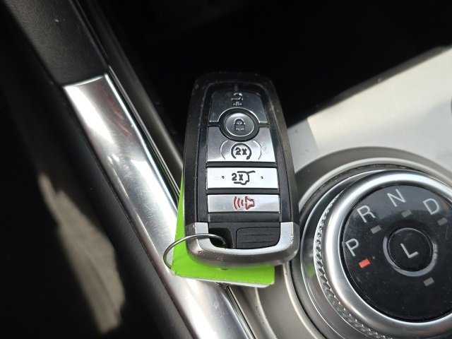 Used 2022 Ford Explorer XLT w/ Equipment Group 202A image 6