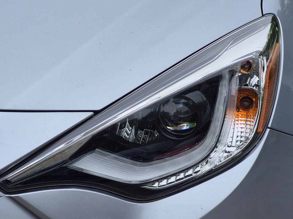 Used 2020 Toyota Yaris XLE FWD image 9