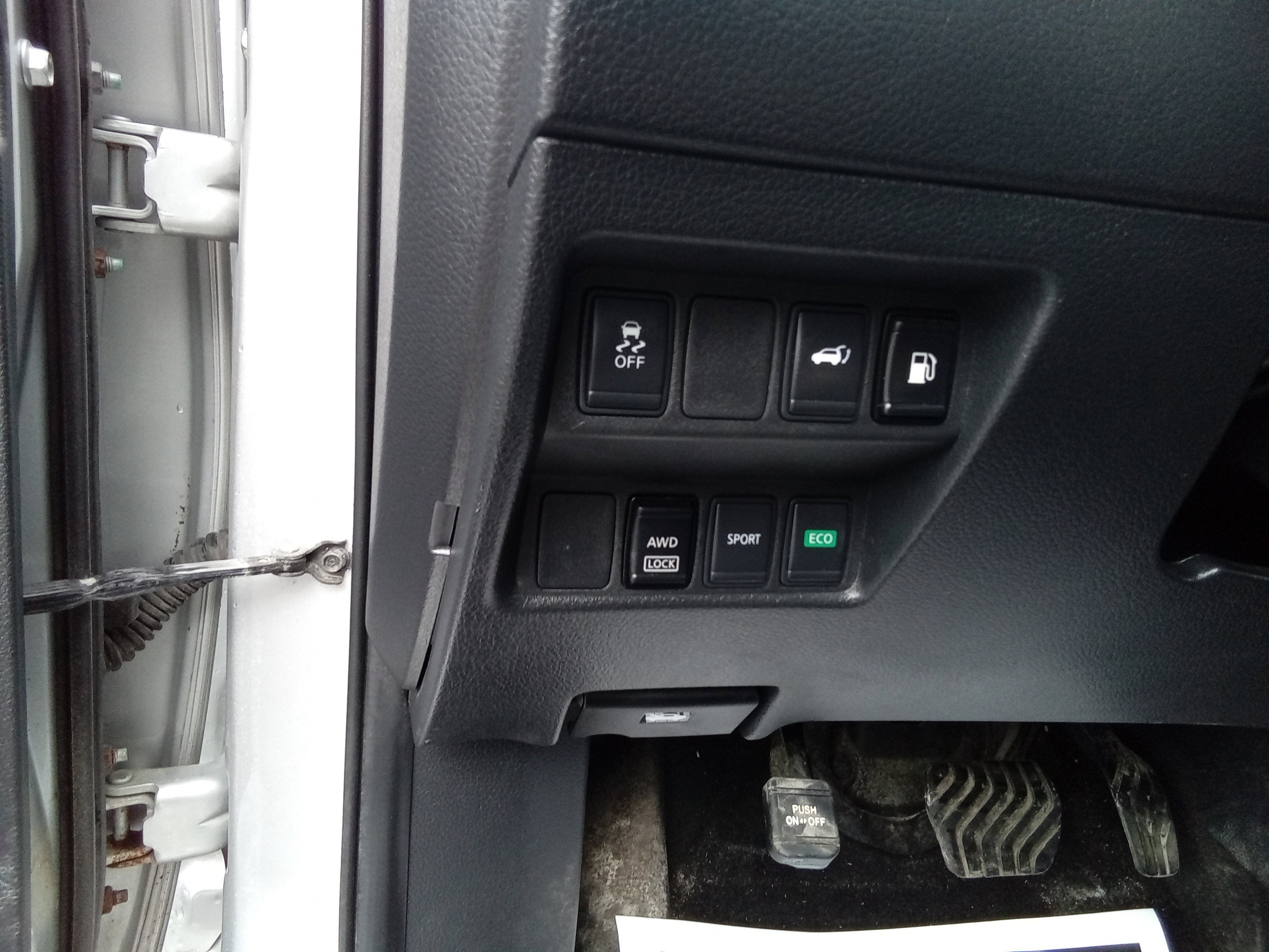 Used 2018 Nissan Rogue SV image 13