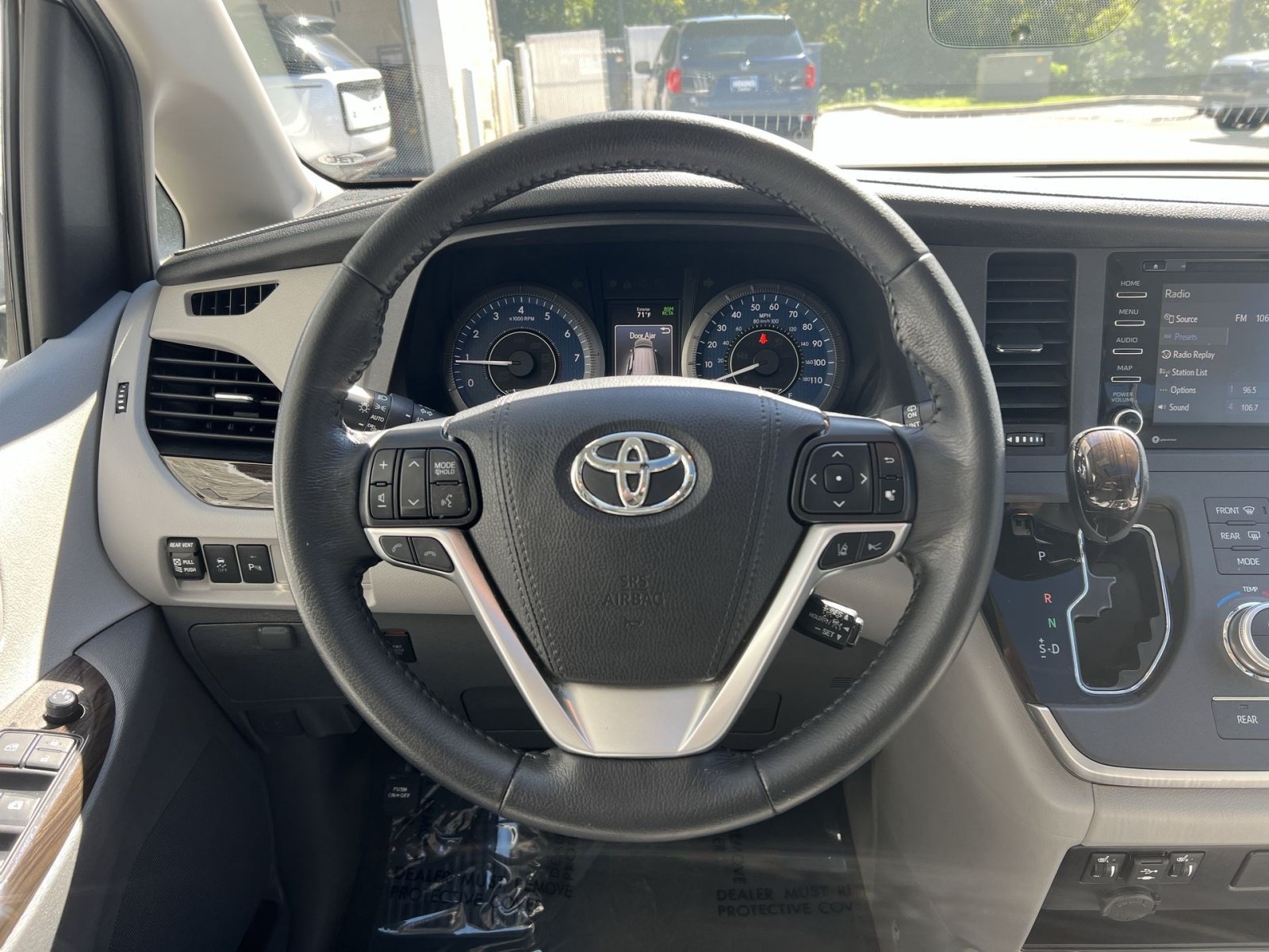 Used 2020 Toyota Sienna XLE w/ XLE Navigation Package FWD image 16