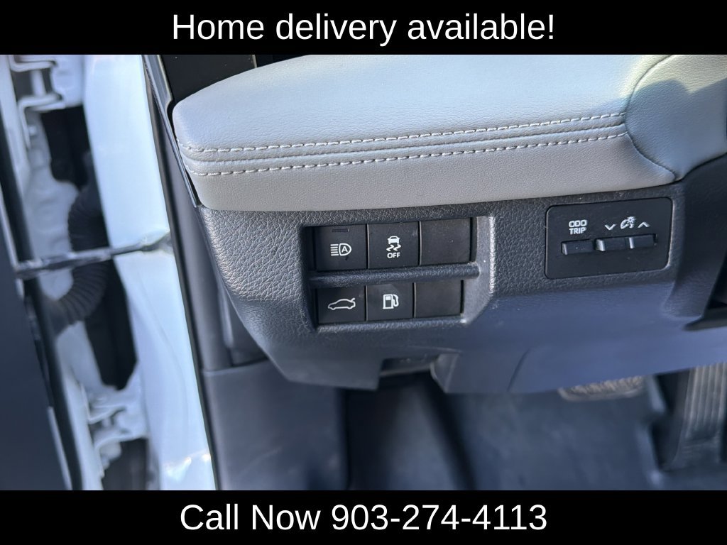 Used 2020 Toyota Avalon XLE w/ Moonroof Package FWD image 13
