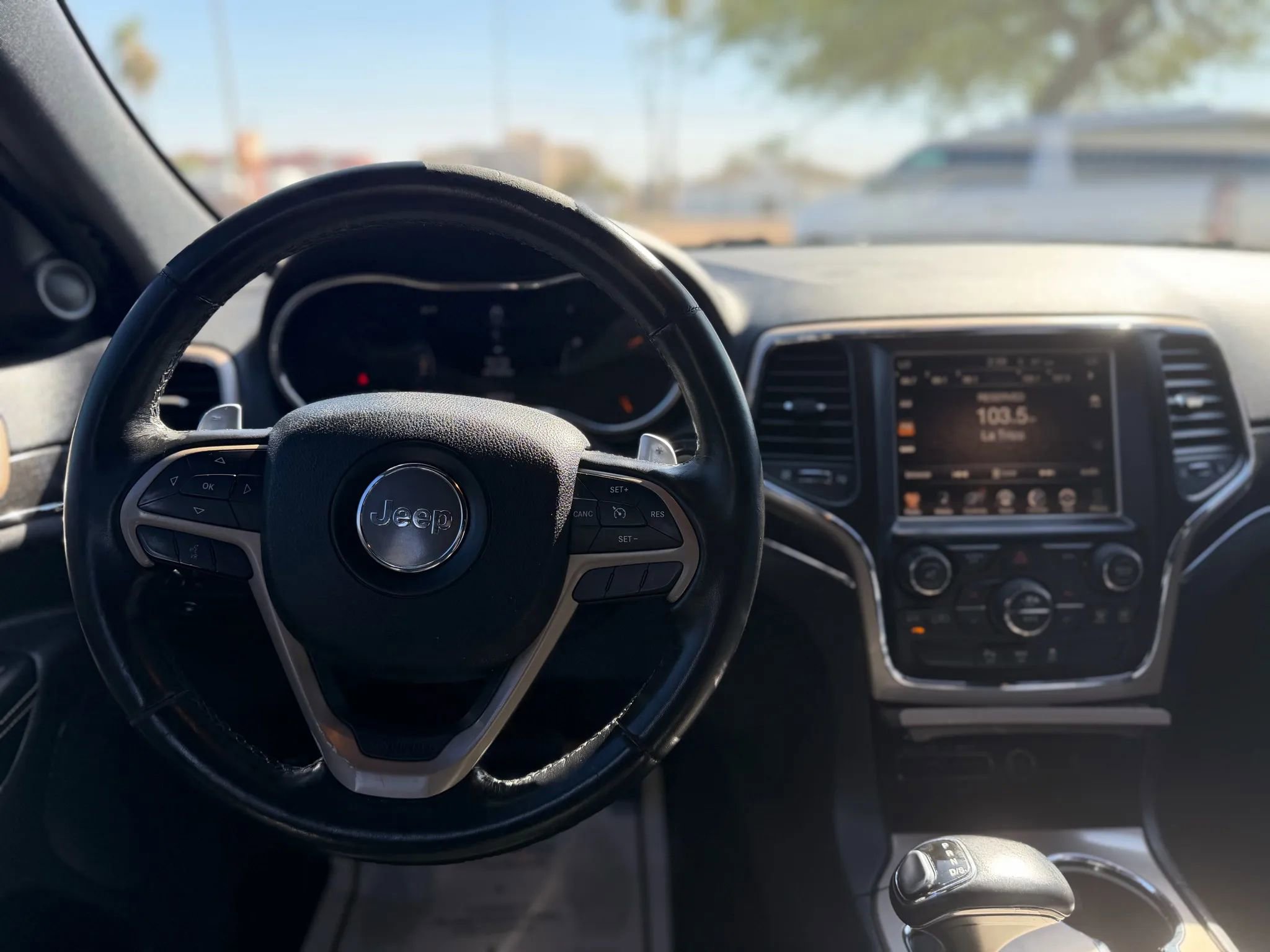 Used 2015 Jeep Grand Cherokee Limited image 27