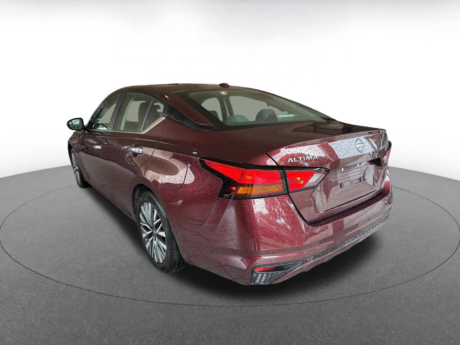 Used 2025 Nissan Altima 2.5 SV FWD image 8