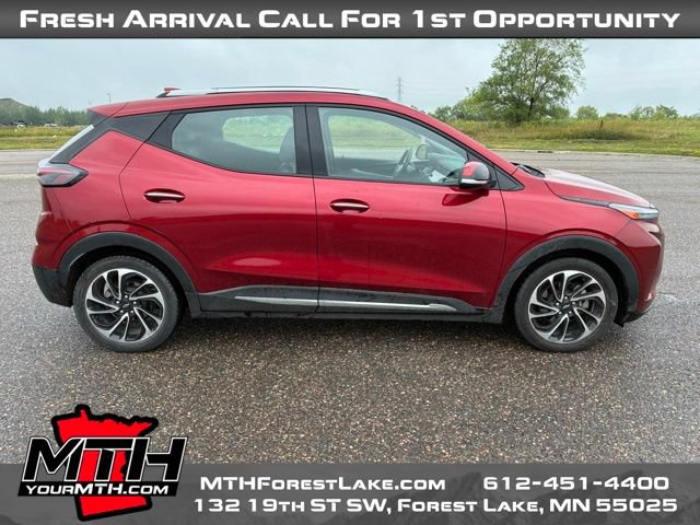 Used 2022 Chevrolet Bolt EUV Premier w/ Sun & Sound Package FWD image 1