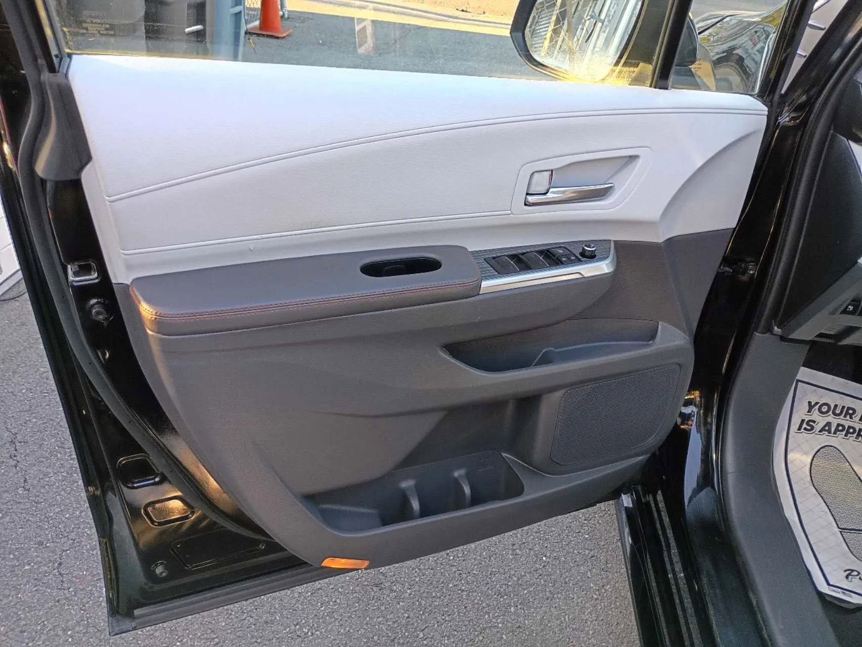 Used 2022 Toyota Sienna XSE AWD/4WD image 11