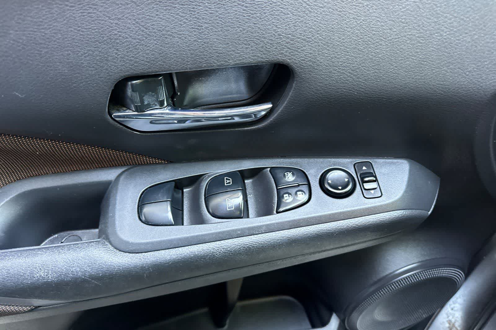 Used 2021 Nissan Kicks SR w/ Interior Electronics Package FWD image 15