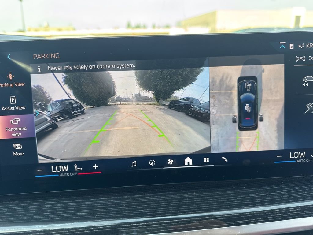 Used 2024 BMW X6 xDrive40i w/ Premium Package image 19