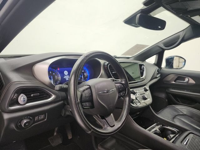 Used 2022 Chrysler Pacifica Limited w/ Uconnect Theater Family Group FWD image 12