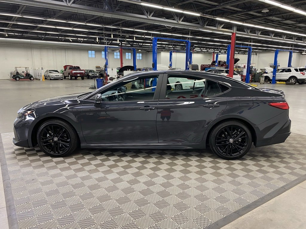 Used 2025 Toyota Camry Hybrid image 5