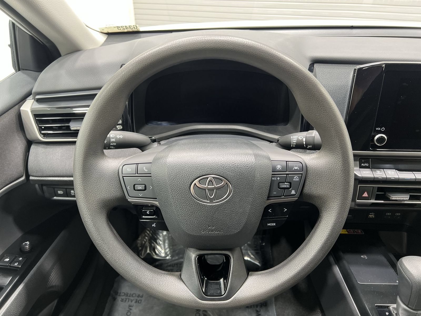 Used 2025 Toyota Camry LE FWD image 14
