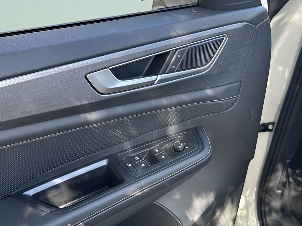 New 2026 Volkswagen Atlas Cross Sport SE image 13