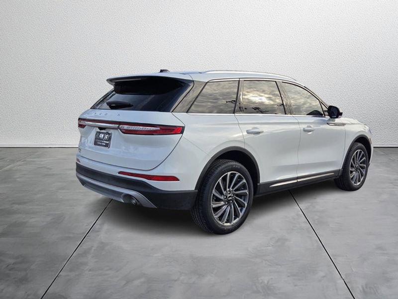 Used 2023 Lincoln Corsair Reserve image 5