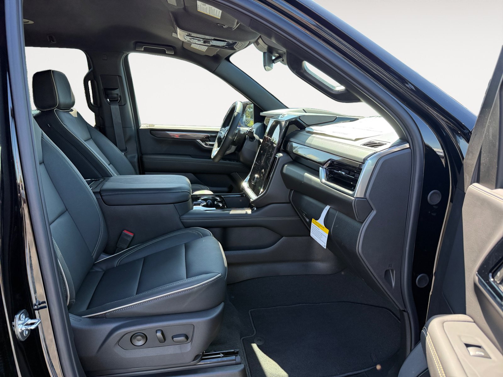 New 2026 GMC Yukon XL Elevation AWD/4WD image 19