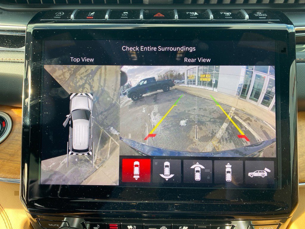 Used 2024 Jeep Grand Cherokee L Summit image 17