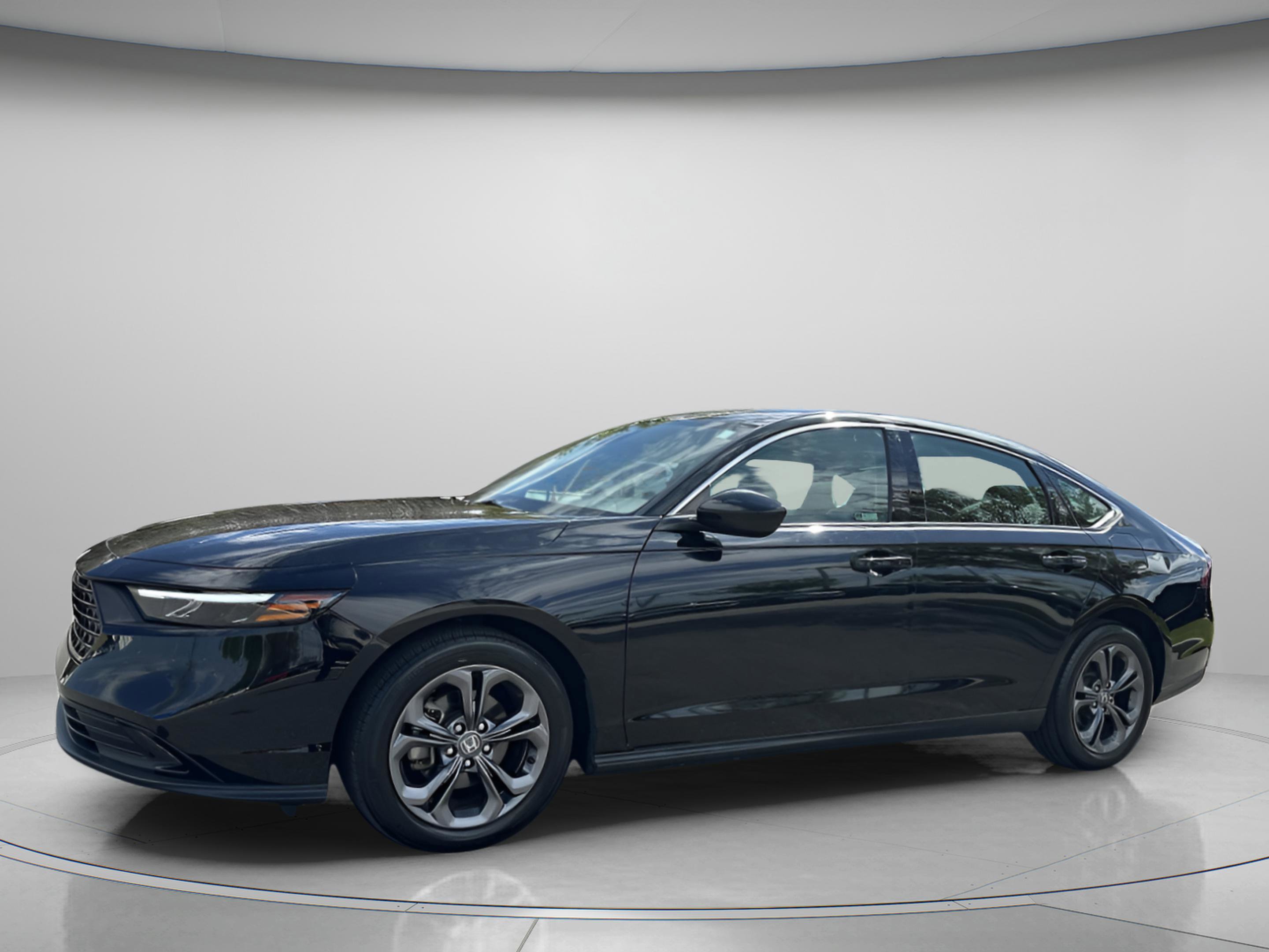 Used 2023 Honda Accord EX image 2