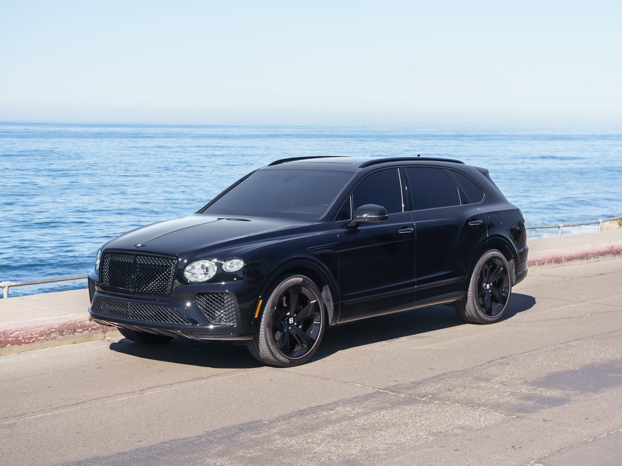 Used 2023 Bentley Bentayga Plug-In Hybrid image 1