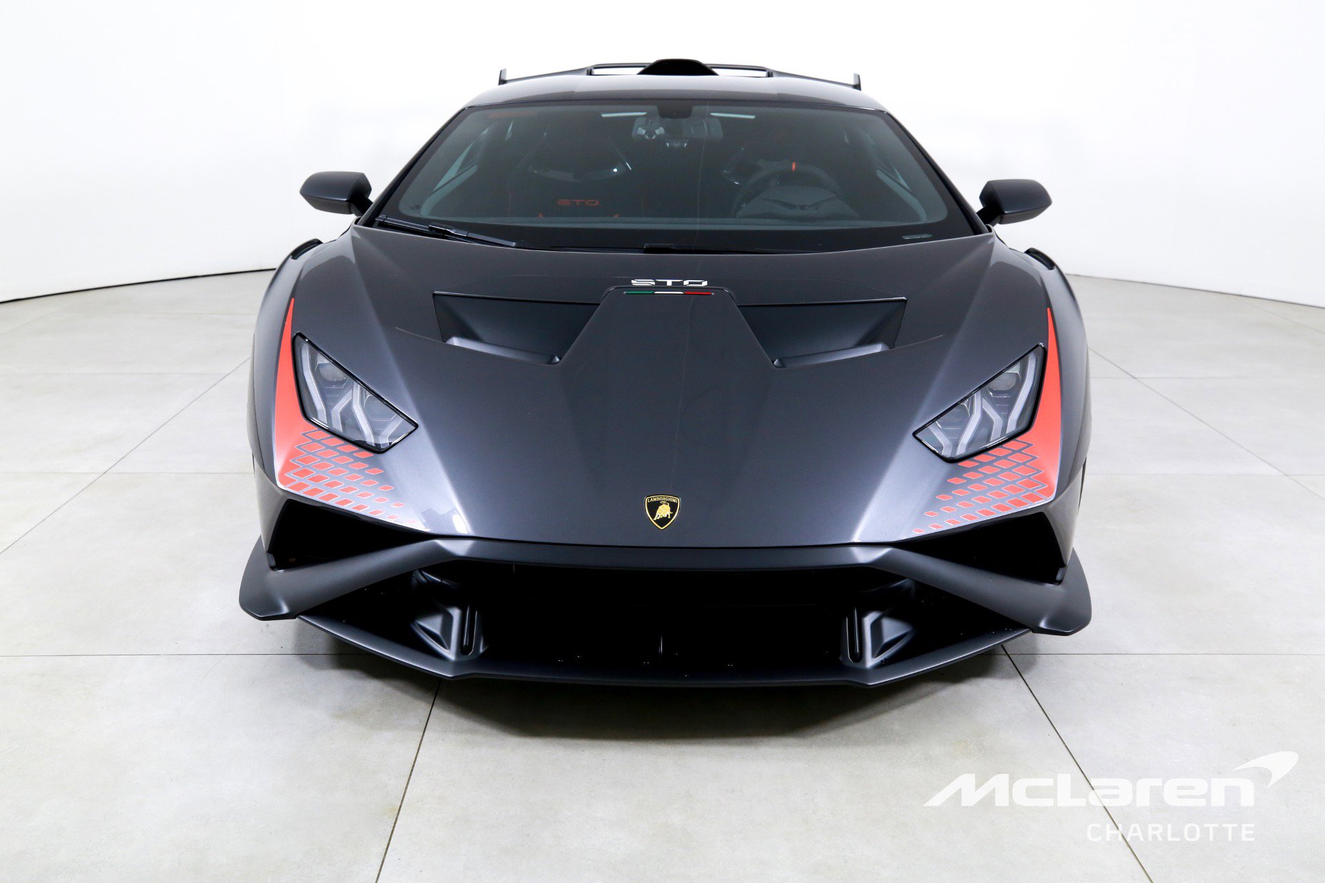 Used 2022 Lamborghini Huracan STO RWD image 4