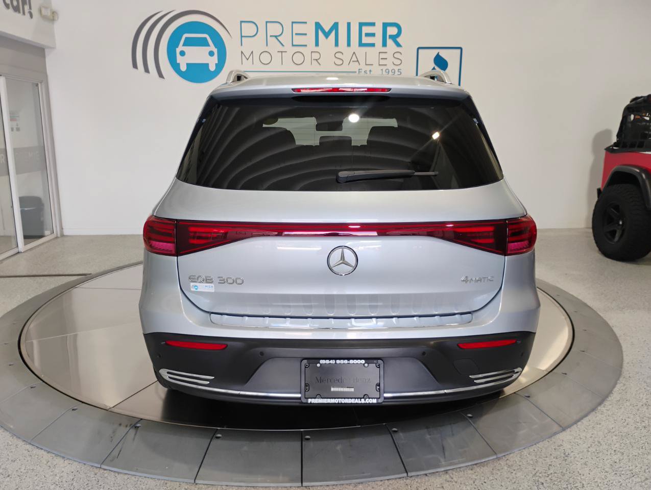 Used 2024 Mercedes-Benz EQB 300 4MATIC image 39