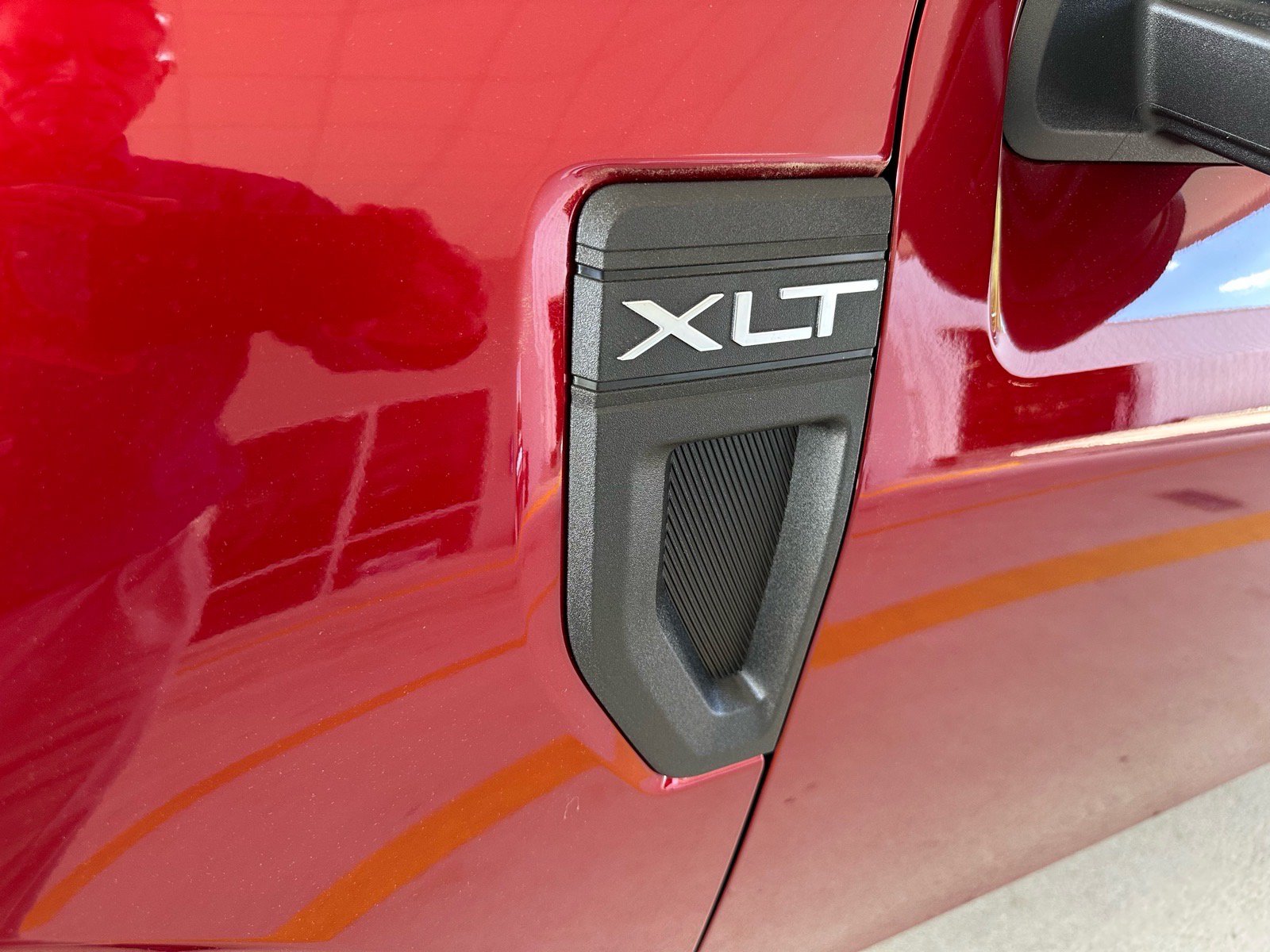 New 2026 Ford Maverick XLT w/ XLT Luxury Package FWD image 4