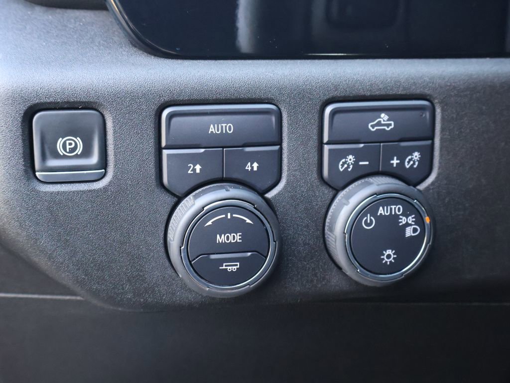 Used 2025 Chevrolet Silverado 1500 LT AWD/4WD image 18