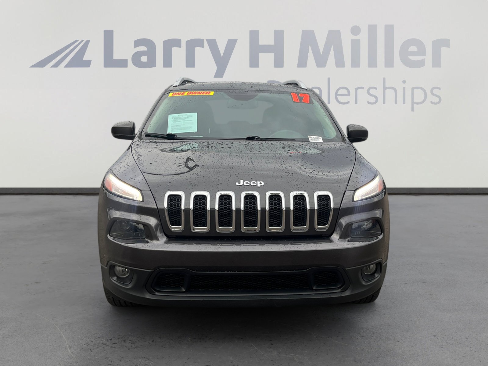 Used 2017 Jeep Cherokee Latitude w/ Safety/Convenience Group image 8