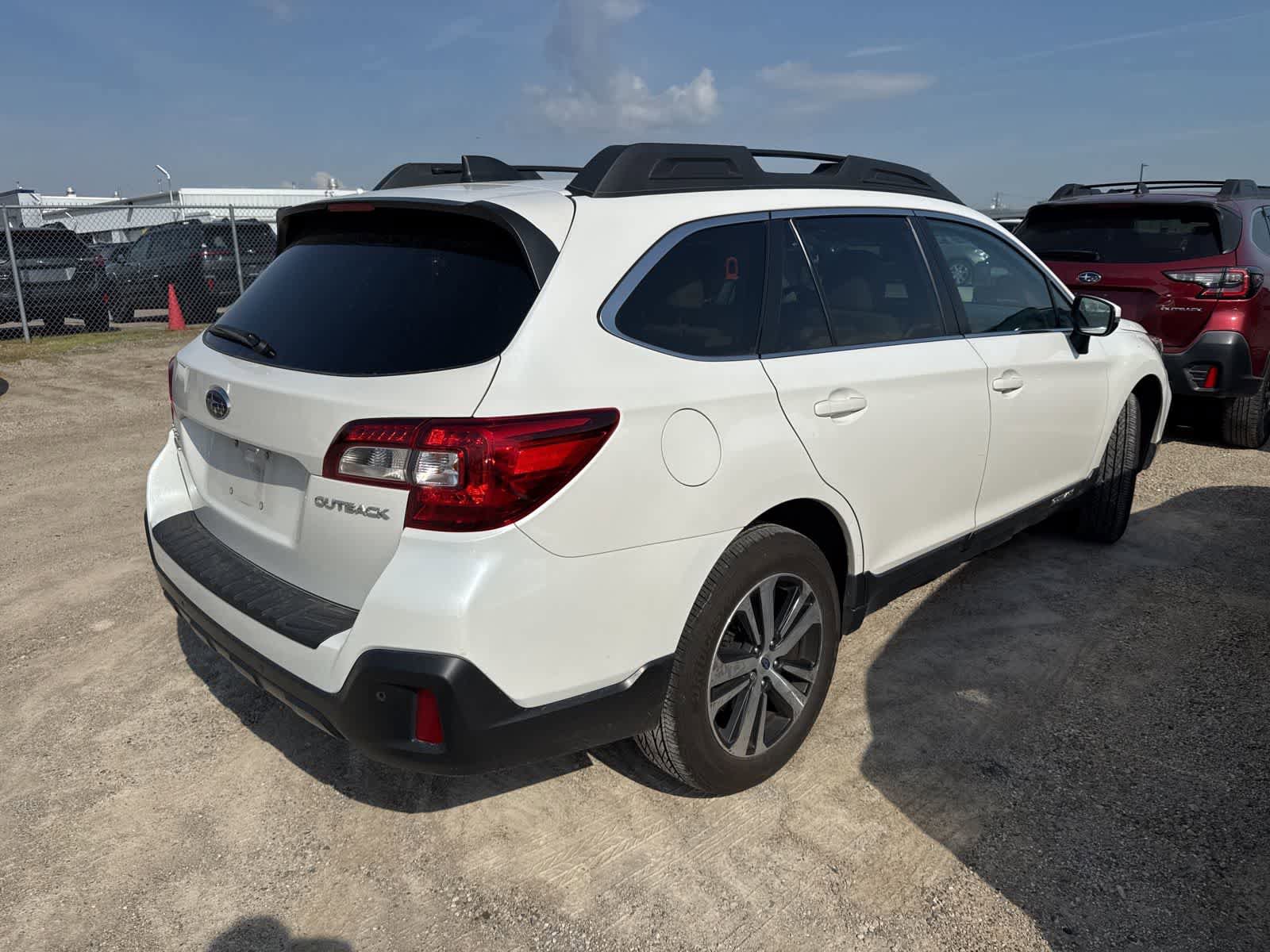 Used 2018 Subaru Outback 2.5i Limited AWD/4WD image 3