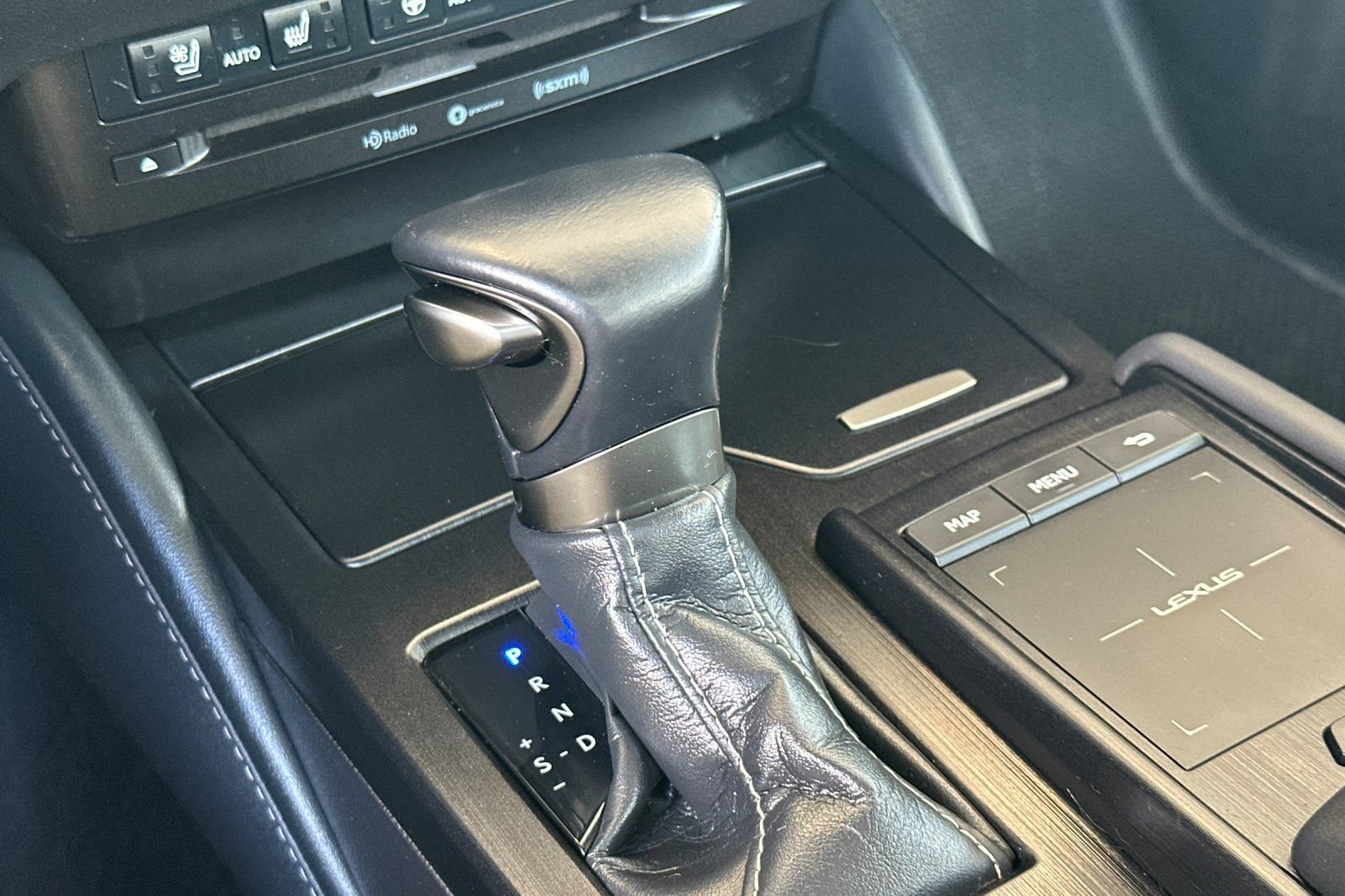 Used 2020 Lexus ES 300h w/ Premium Package FWD image 18