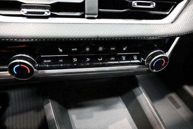 New 2026 Chevrolet Equinox LT w/ Convenience Package II image 17