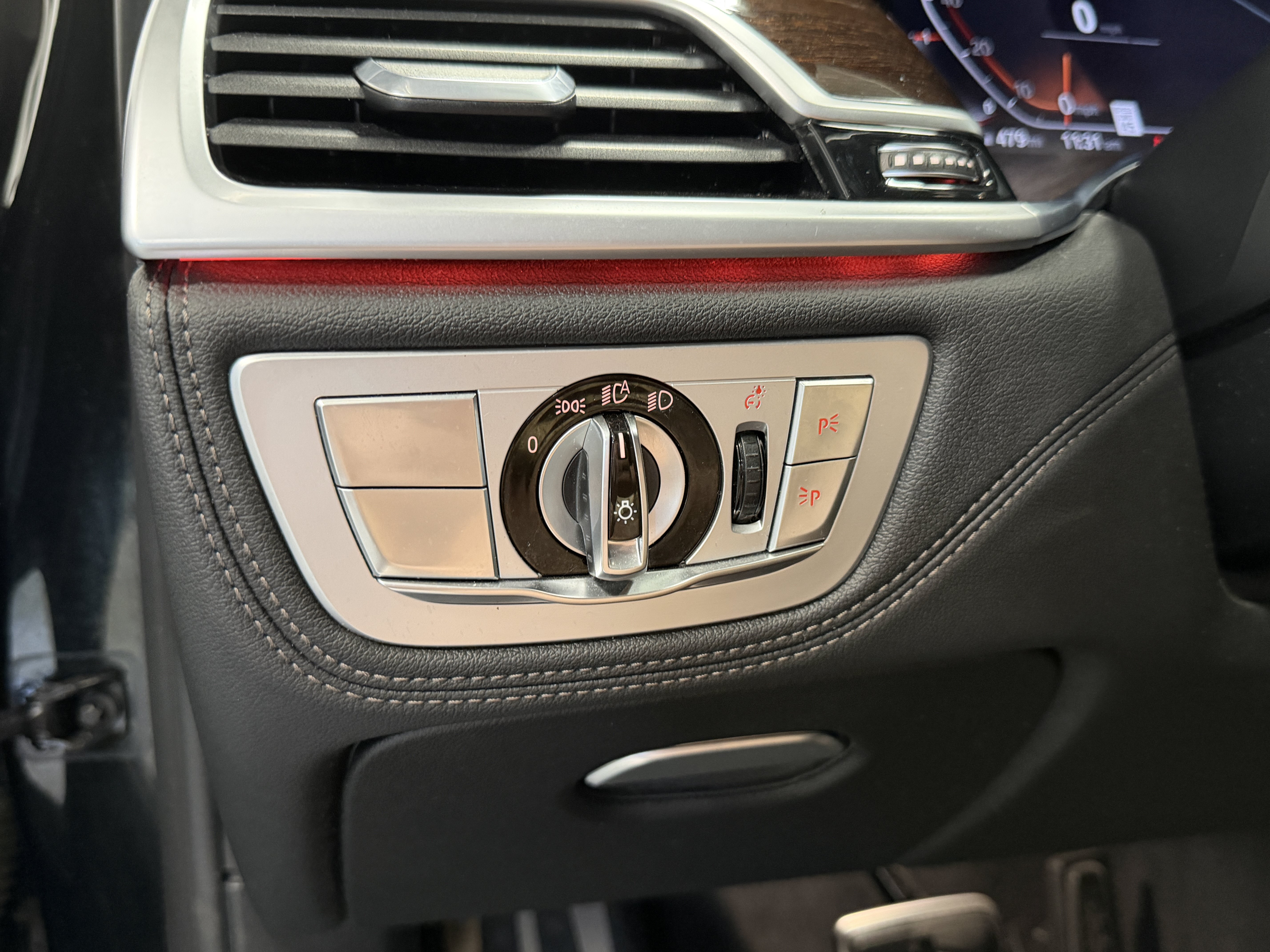 Used 2020 BMW 750i xDrive w/ Executive Package AWD/4WD image 19
