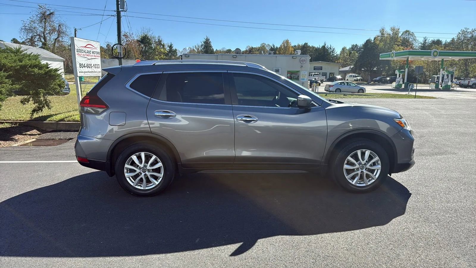 Used 2020 Nissan Rogue SV image 8