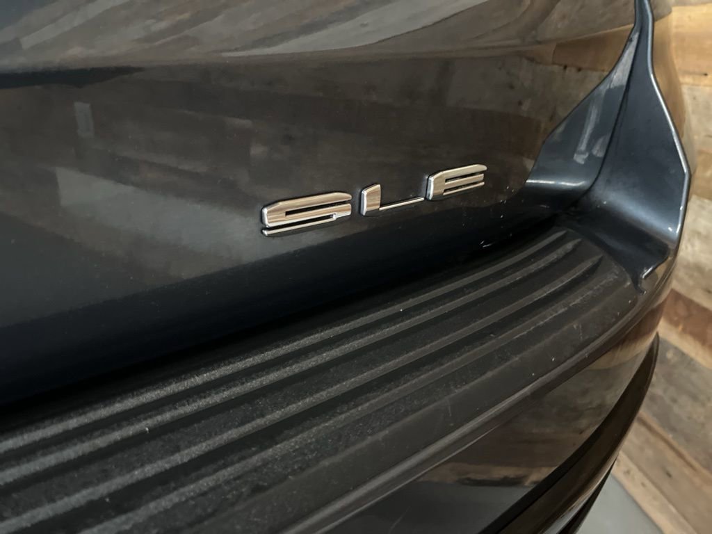 Used 2021 GMC Yukon XL SLE image 25