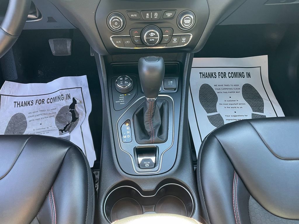 Used 2019 Jeep Cherokee Trailhawk image 22