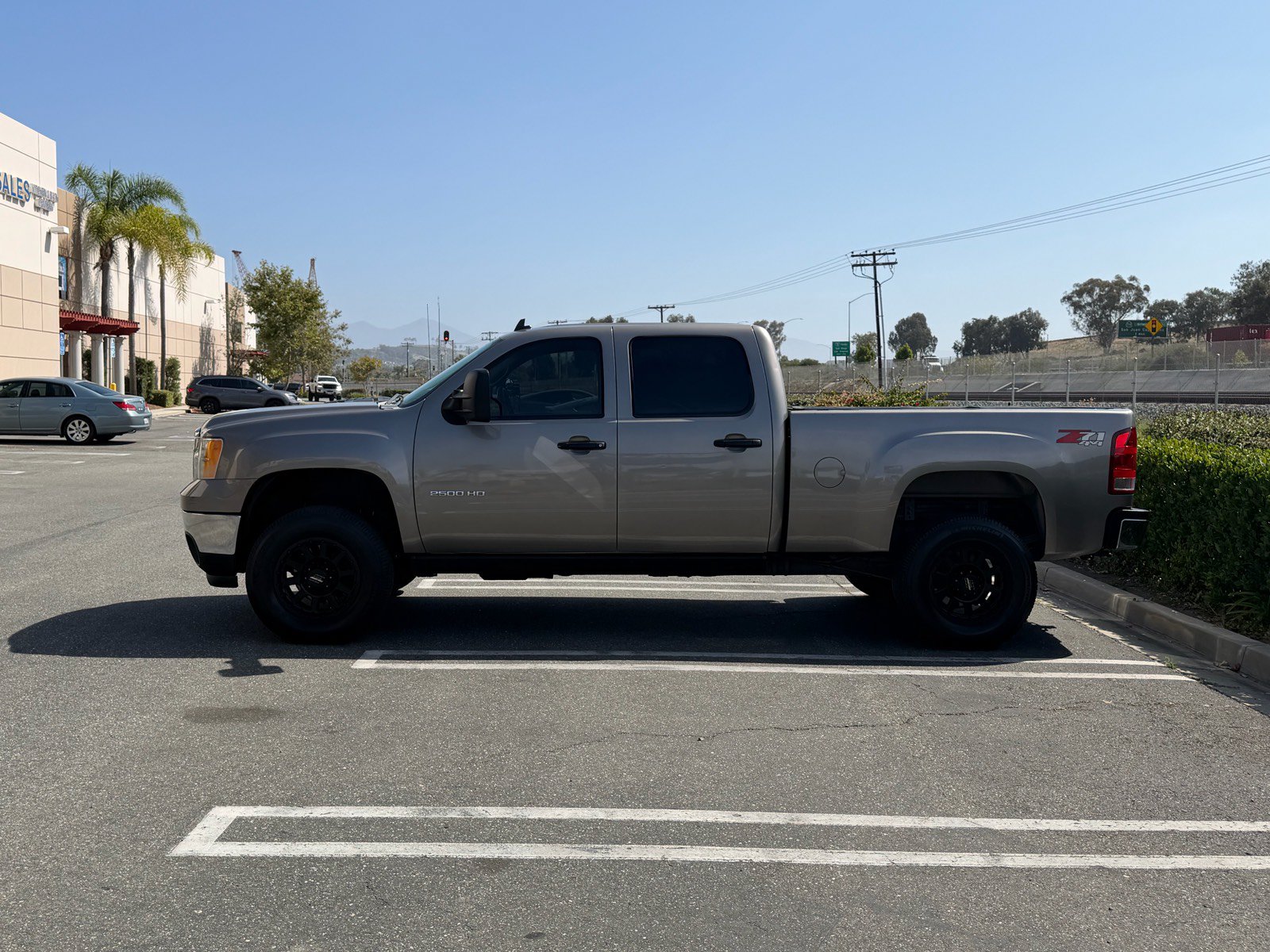 Used 2013 GMC Sierra 2500 SLE w/ SLE Preferred Package AWD/4WD image 7