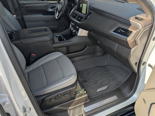 Used 2023 GMC Yukon SLT w/ SLT Luxury Package image 12
