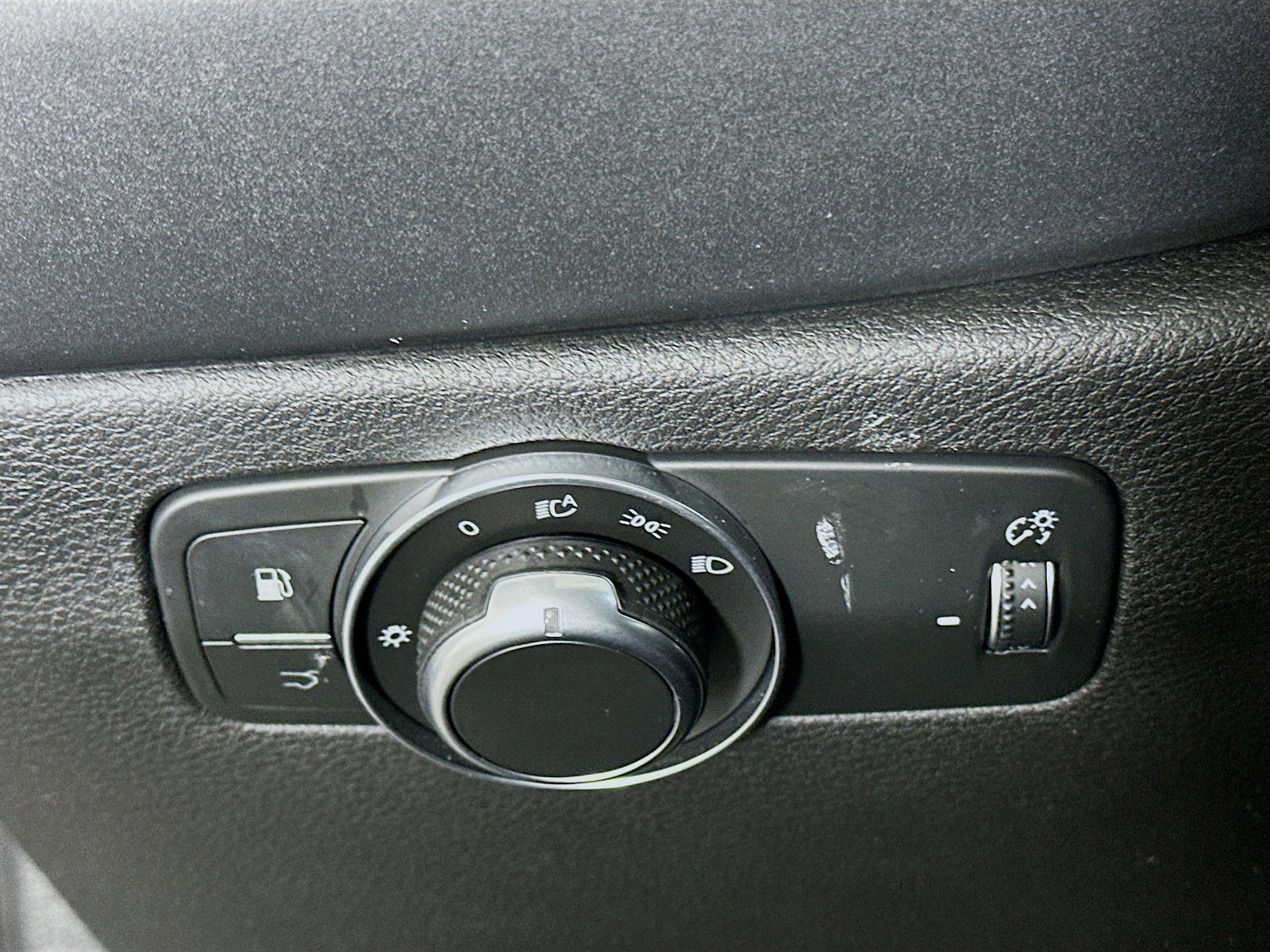 Used 2024 Alfa Romeo Tonale Ti w/ Premium Interior Package image 17