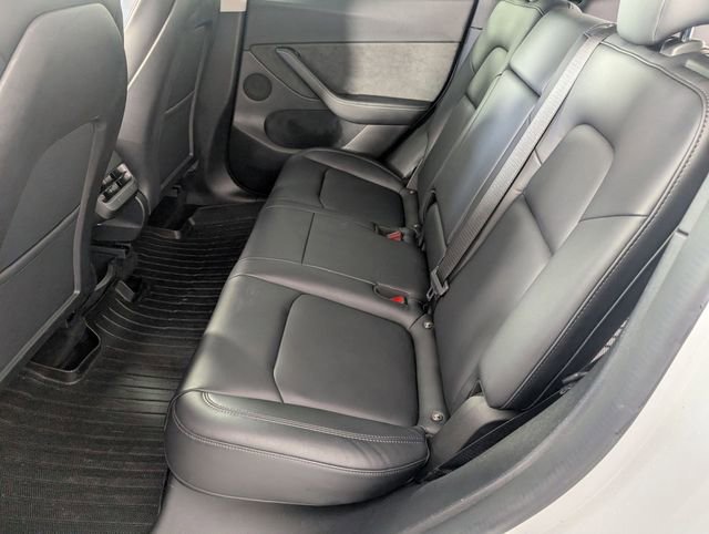 Used 2022 Tesla Model Y Long Range image 23