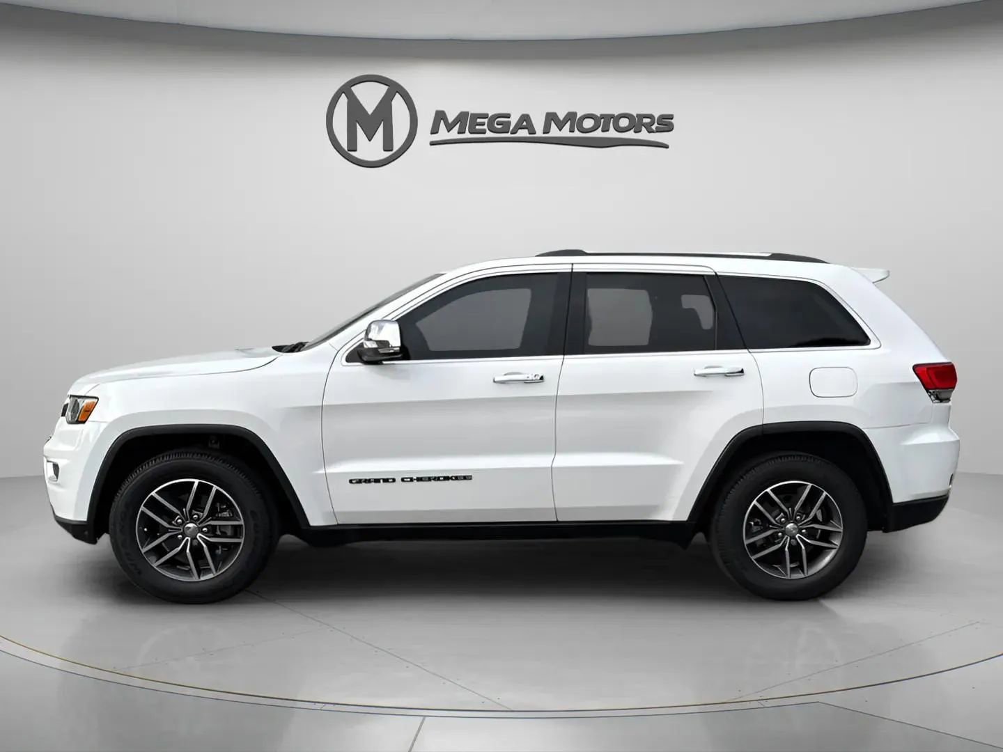Used 2018 Jeep Grand Cherokee Limited image 2
