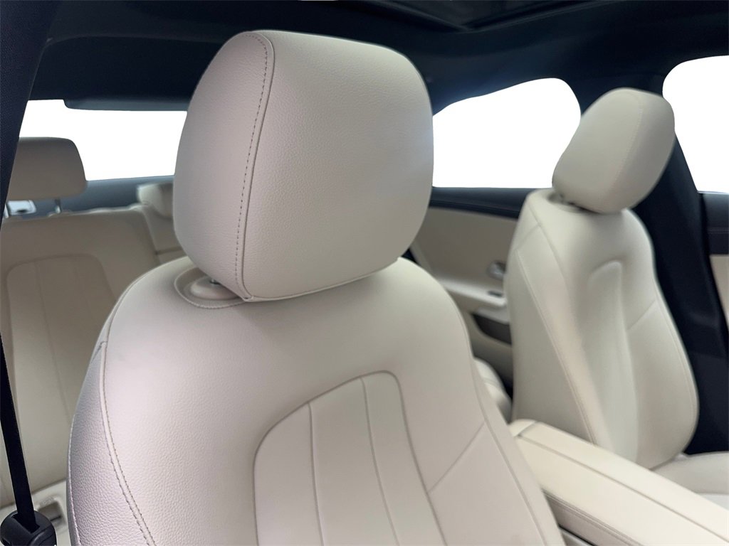 Used 2022 Mercedes-Benz CLA 250 4MATIC image 44