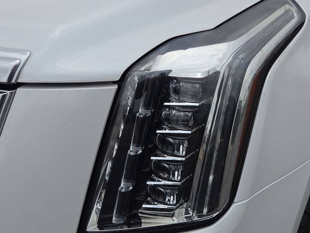 Used 2018 Cadillac Escalade Premium Luxury RWD image 21