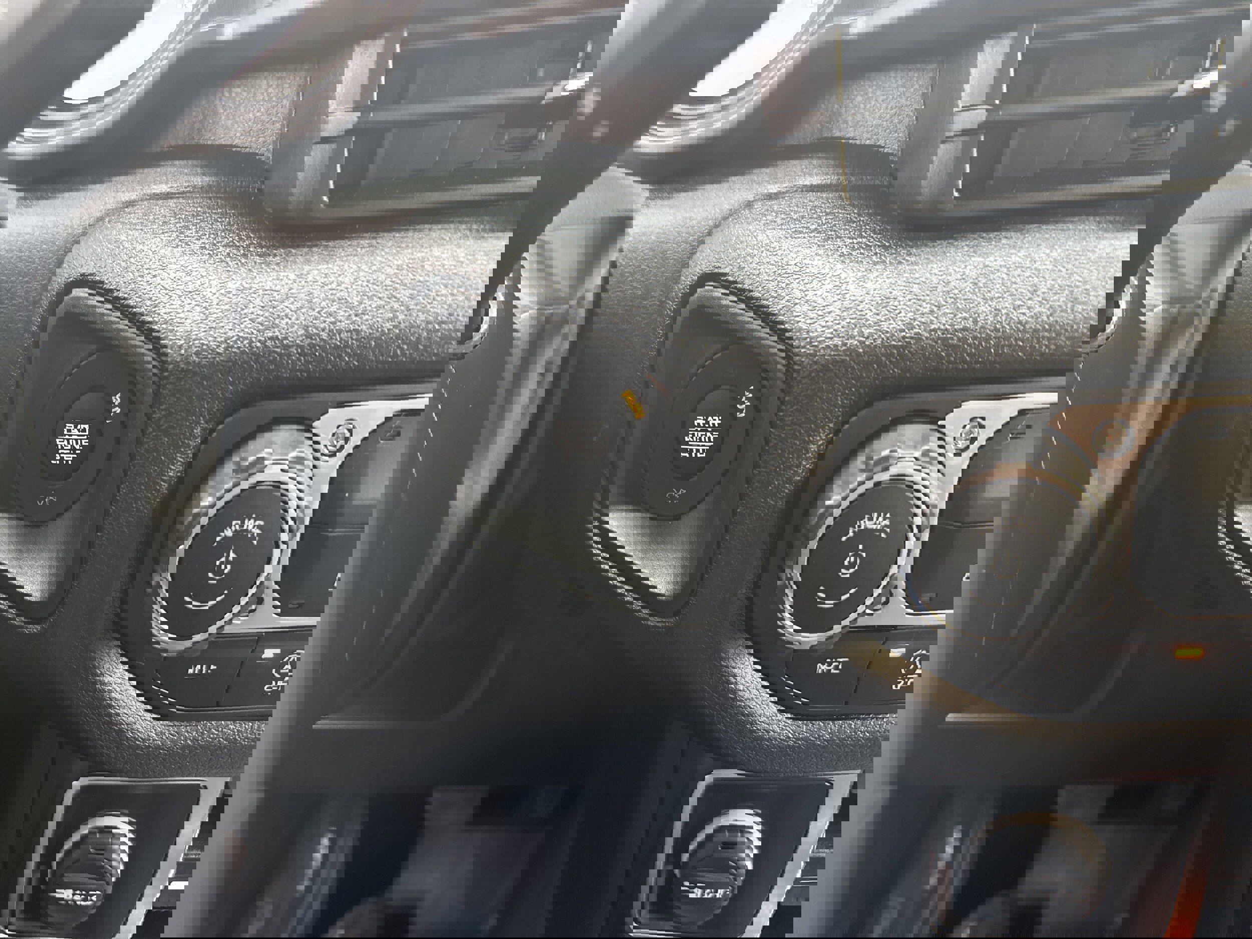 Used 2025 Jeep Gladiator Sport image 16