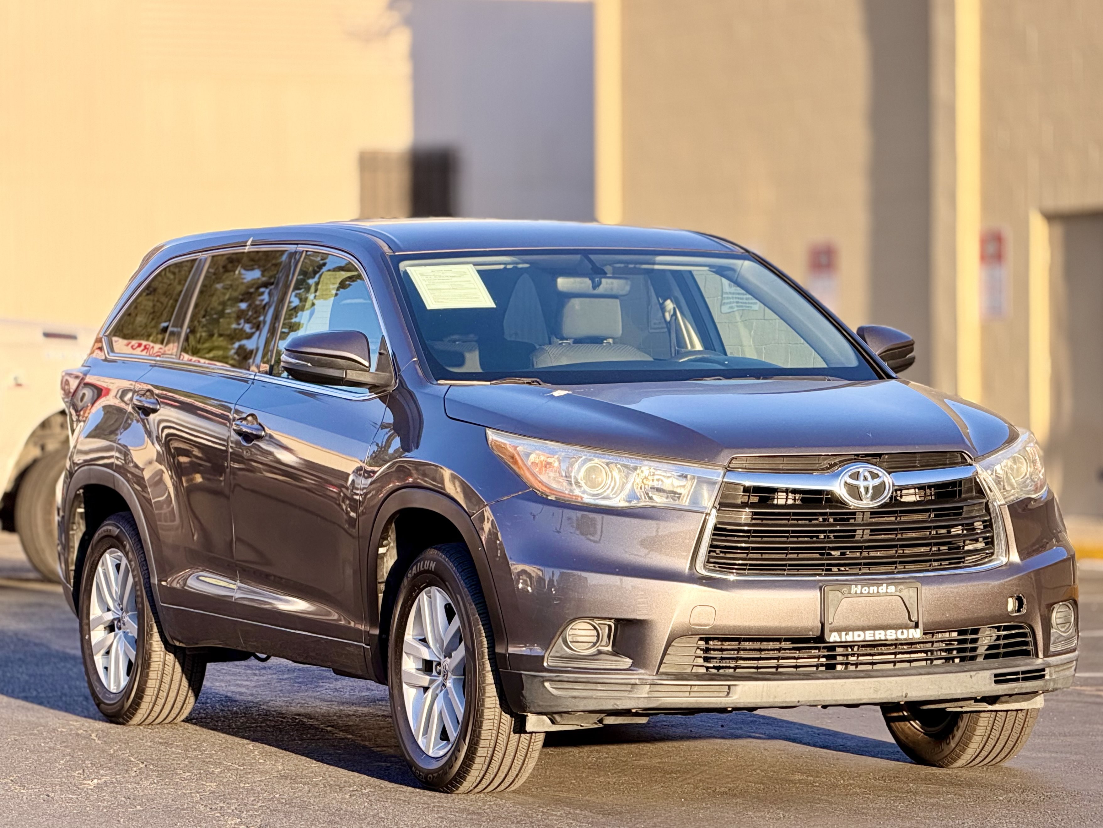 Used 2015 Toyota Highlander LE FWD image 3