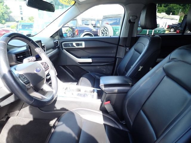 Used 2023 Ford Explorer XLT w/ Equipment Group 202A AWD/4WD image 17