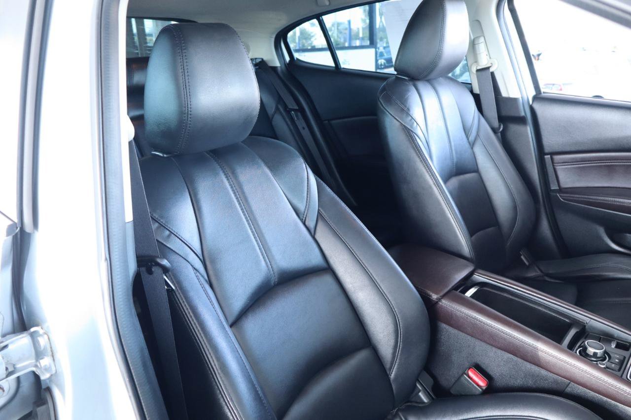 Used 2018 MAZDA MAZDA3 Touring FWD image 39