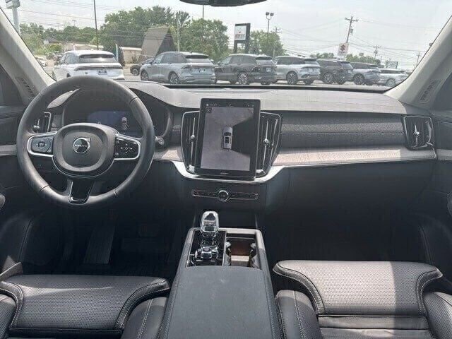 Used 2025 Volvo XC90 B6 Ultra w/ Protection Package Premier image 21