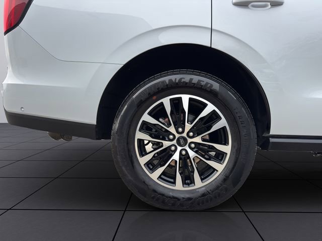 Used 2025 Ford Expedition Platinum image 24