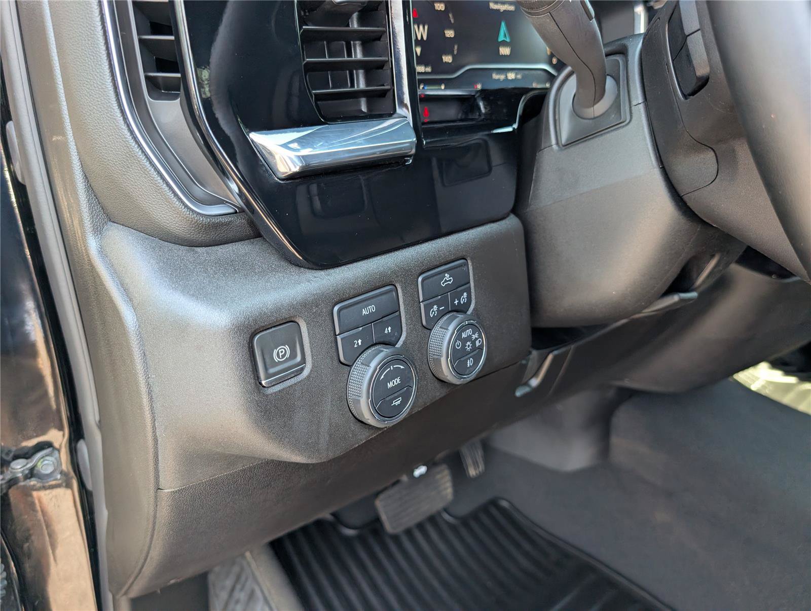 Used 2024 Chevrolet Silverado 1500 RST AWD/4WD image 21
